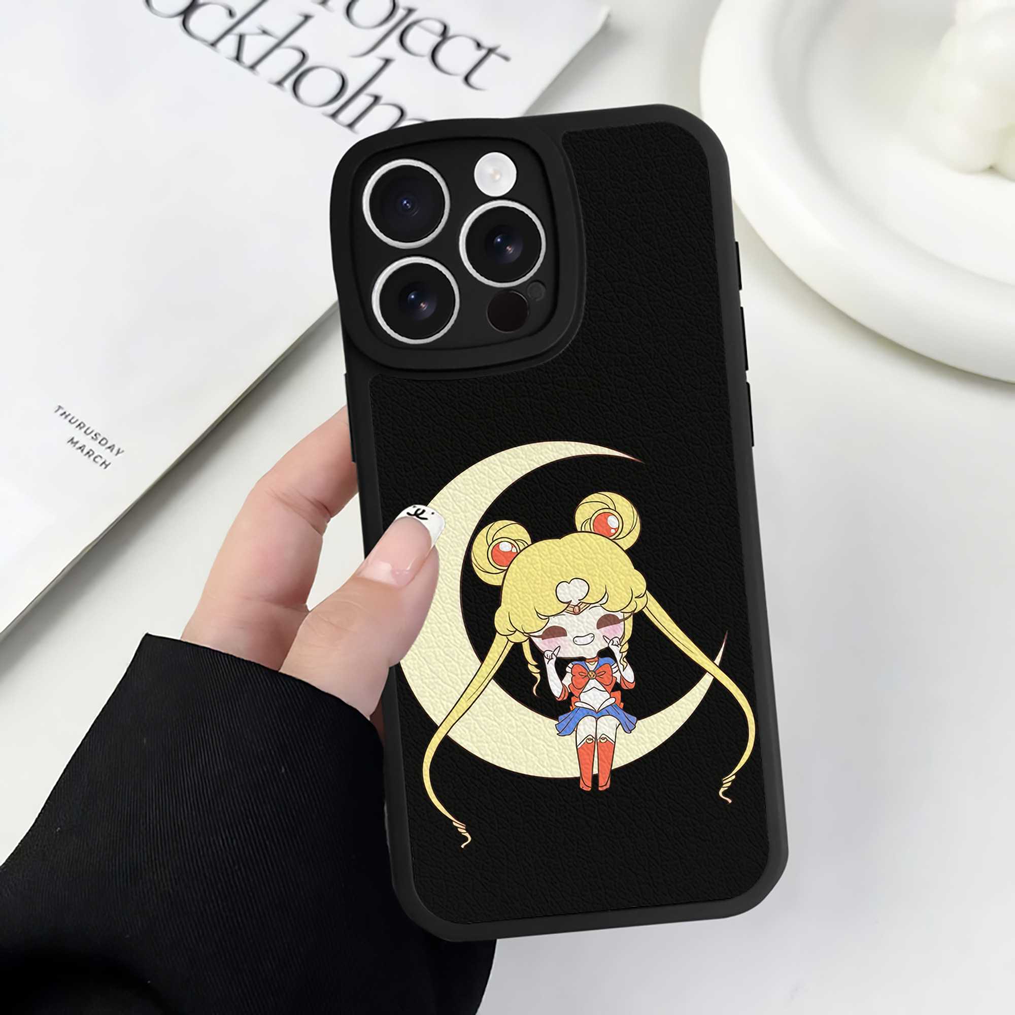 （画像用） 美少女戦士セーラームーン 月野 うさぎ つきの うさぎ Sailor Moon Tsukino Usagi 【iPhone 16シリーズ対応】シリコンスマホケース（レザー調） 材質：シリコン
